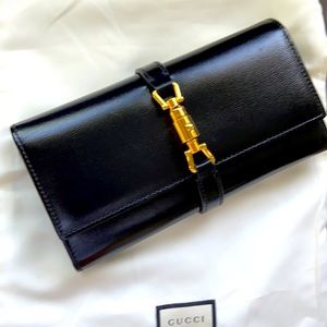 Gucci evening clutch/wallet w/ chain